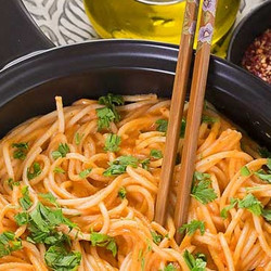 Creamy Roasted Bell Pepper Spaghetti