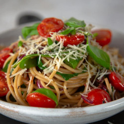 Caramelised Onion and Garlic Pasta With Spinach