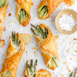 Asparagus Prosciutto And Brie Puff Pastry Bundles