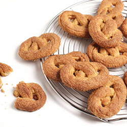 Krakelingen (sweet Dutch Pretzels)