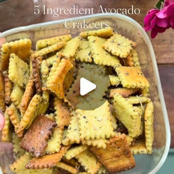 Avocado Cheddar Crackers