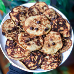 Healthy Banana Chocolate Chip Pancakes