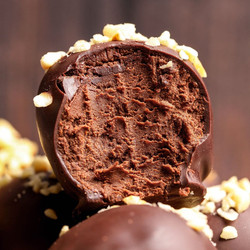 4-ingredient Vegan Hazelnut Chocolate Truffles