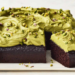 Pistachio-chocolate Snacking Cake