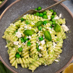 Creamy Green Pea Pasta (no Cream &amp; With Frozen Peas!)