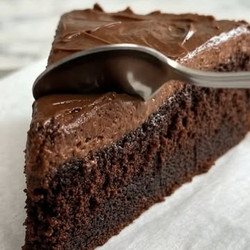 Flourless Chocolate Greek Yogurt Cake 🍫☀️