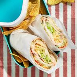Wraps met kip, komkommer en honing-mosterdsaus