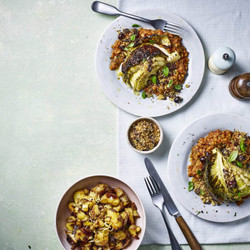 Geroosterde Kool Met Tomatenlinzen En Pangrattato