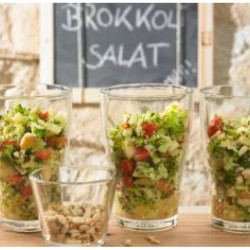 Brokkolisalat Mit Pinienkernen