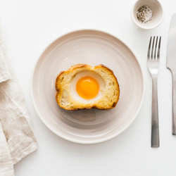 How To Make Egg In A Hole Toast · I Am A Food Blog