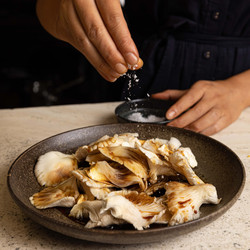 Dorothy Lee’s Salt And Vinegar Chip-inspired Fried Oyster Mushrooms
