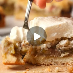 Rhabarber-streusel-schnitten