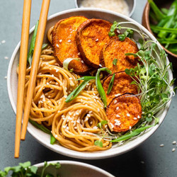 Easy Vegan Sesame Garlic Noodles