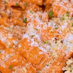 Spicy Vodka Pasta With Garlic Bread