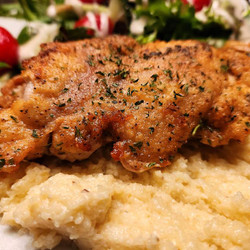 Crispy Lemon Pepper Chicken Thighs Recipe (5 Ingredients, 10 Minutes)