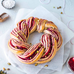 Raspberry And Pistachio Wreath Recipe