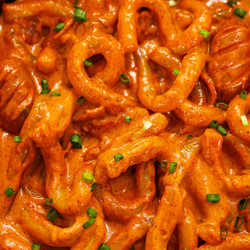 Rose Tteokbokki 
(creamy Spicy Rice Cakes)
