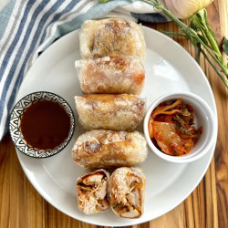 Gochujang Chicken In Crispy Rice Paper