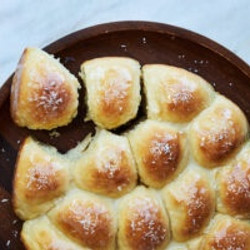 Rooti Farmaajo (honeycomb Cheese Bread)