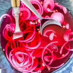Pickled Red Onions {cebollas Curtidas}