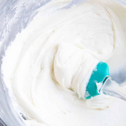 Easy Sour Cream Frosting (vanilla)