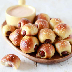 Pretzel Dog Bites With Beer Cheese Dip