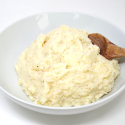 Garlic And White Cheddar Mashed Potatoes