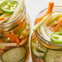 Spicy Vietnamese Quick-pickled Vegetables