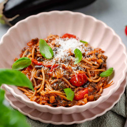 Spaghetti Met Geroosterde Aubergine, Tomaat En Basilicum