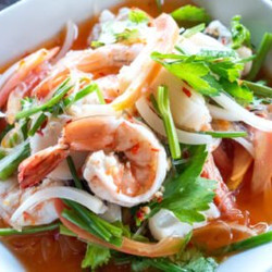 Recette Thaï Salade De Fruits De Mer À L’ananas, Coriandre Et Céleri Chinois