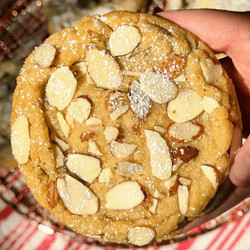 Almond Croissant Cookies