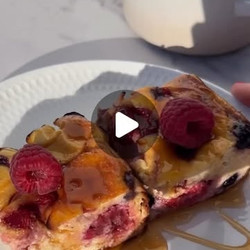 Berry Yoghurt Bake