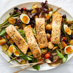 Sheet-pan Roasted Salmon Niçoise Salad