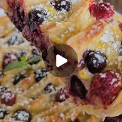 Torta Con La Pasta Fillo E Frutti Di Bosco