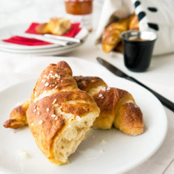 Easy Homemade Pretzel Croissants (laugencroissants)