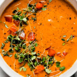 Quick Creamy Roasted Red Pepper Soup (25 Minutes)
