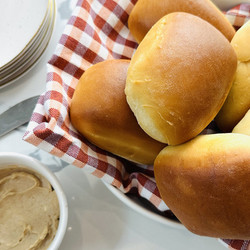 Make Texas Roadhouse's Beloved Rolls At Home With Our Recipe