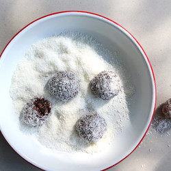 Newfoundland Snowballs Or Saint-pierre Macarons