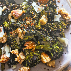 Crunchy Roasted Broccoli with Toasted Bread Crumbs