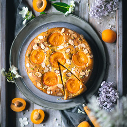 Apricot And Almond Cake With Pistachio