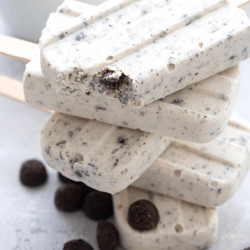 Keto Cookies &amp; Cream Popsicles