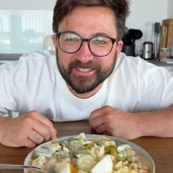 Chiliöl-kartoffelsalat Mit Weichen Eiern