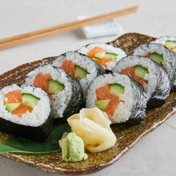 Salmon Futomaki