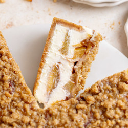 Peach Crumble Cheesecake