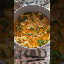 One Pot Veggie Tortellini Soup