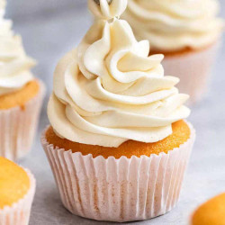 My Secret Less-sweet, Fluffy Vanilla Frosting