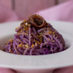 Spaghetti Al Cavolo Viola Con Acciughe