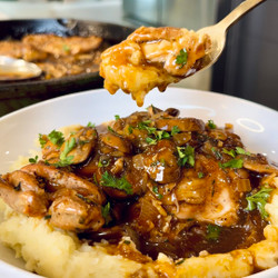 Skillet Chicken Thighs With Mushroom Gravy