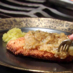 Crispy Chicken Schnitzel With Garlic-onion Gravy