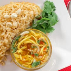 Crispy Fluffy Fish W/ Green Mango Salad ยำปลา(ไม่ดุก)ฟู